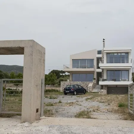 Ilios H&e House